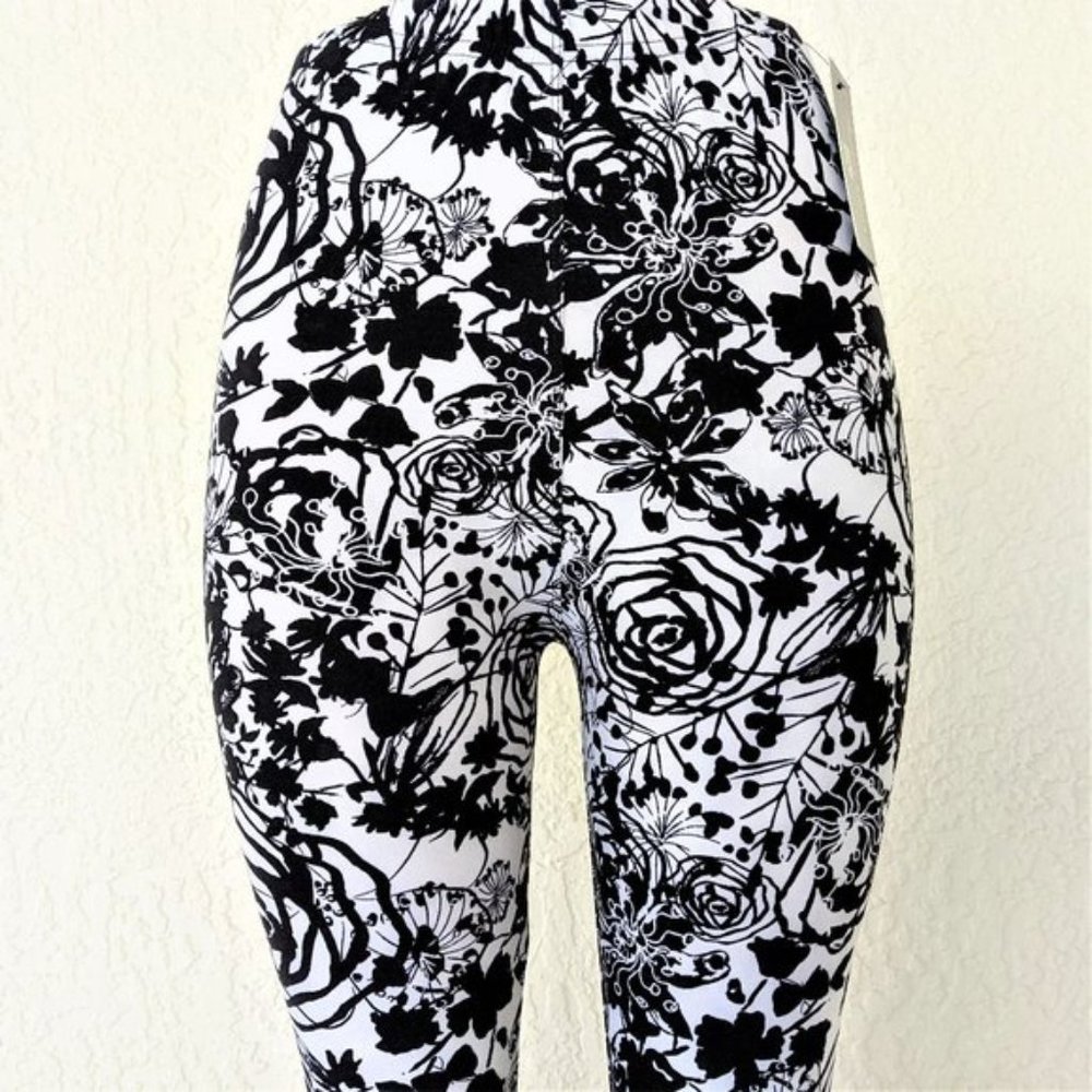 Ultra Soft Junior's Black Rose Printed Leggings (NWT)